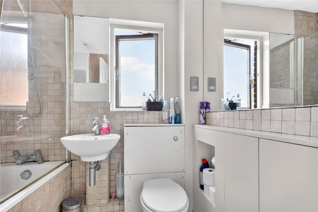 House in Reading, Warfield - View 5