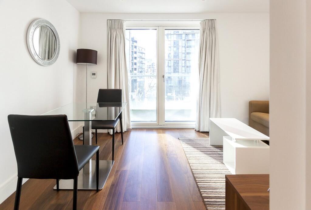 Lincoln Plaza, South Quay, E14 photo 3