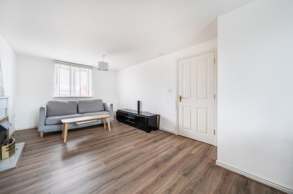 Apartment in Swindon, Central Swindon North - View 3