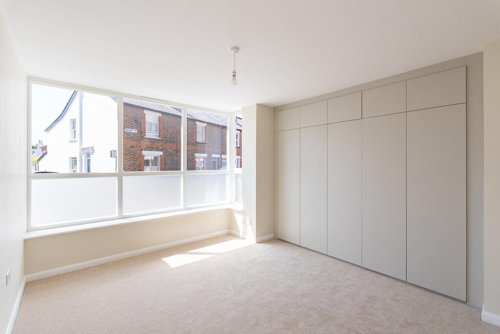 Apartment in Mole Valley, Rose Hill, Dorking - View 3