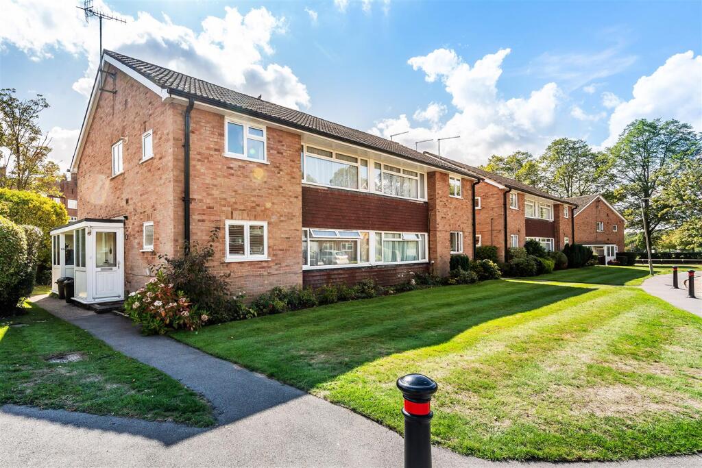 Main image of property: Master Close, Oxted