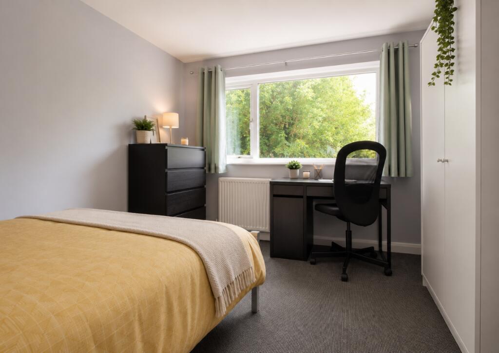 Main image of property: 5 Bed Student Home - 80 Downs Road, Canterbury
