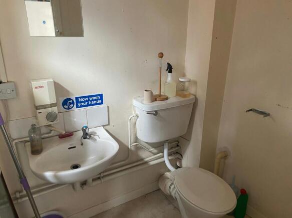 Toilet.jpg