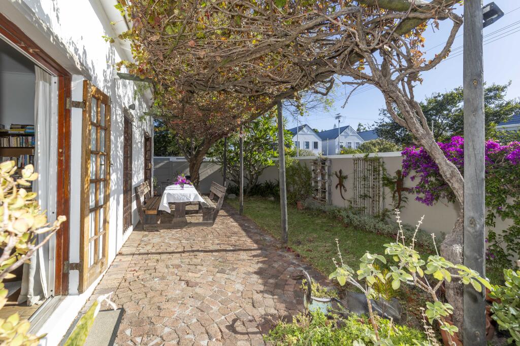 Main image of property: South Africa, Western Cape, Claremont, Livingstone Road, 24