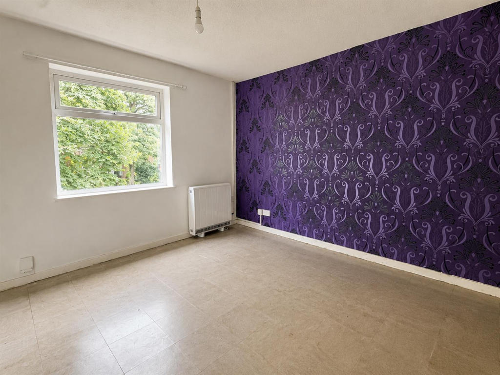 Apartment in Manchester, Baguley - More