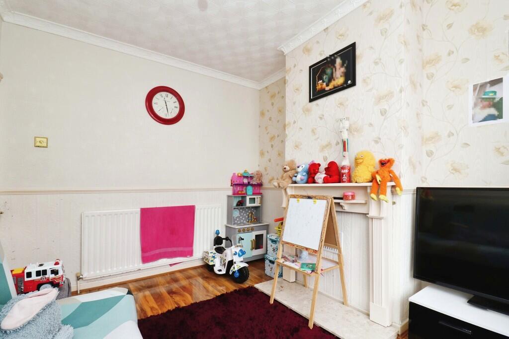 House in Rugby, Warwickshire - View 4