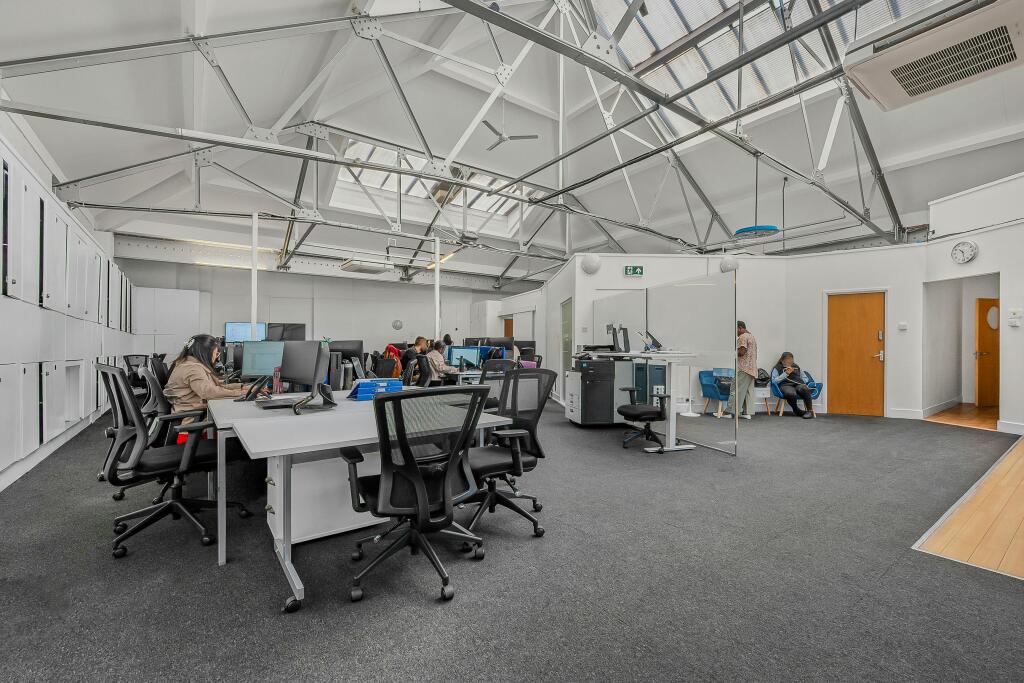 OFFICE 4.jpg