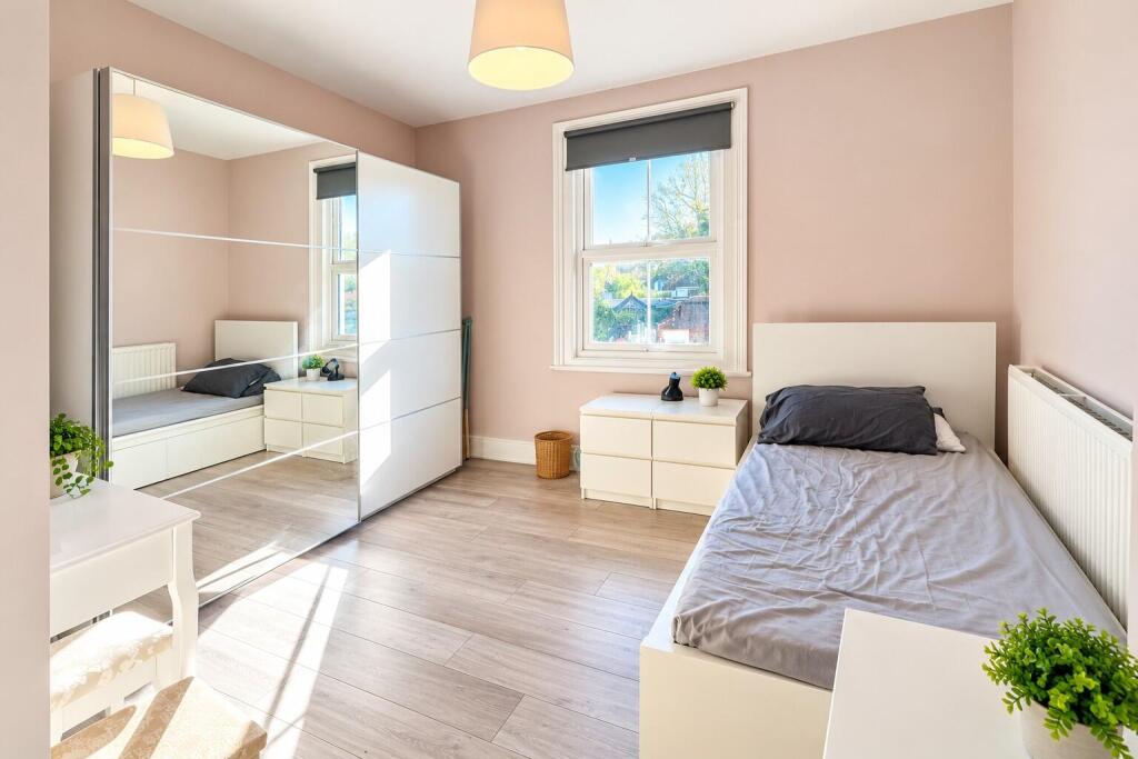 Apartment in London, Royal Borough of Kingston upon Thames - View 5