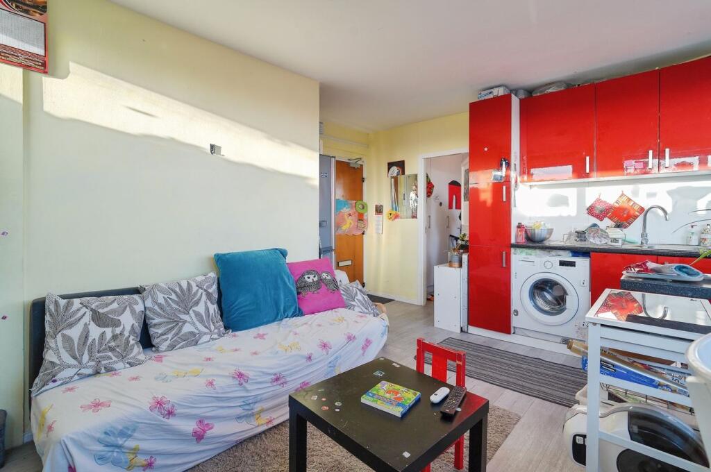 Apartment in London - View 5