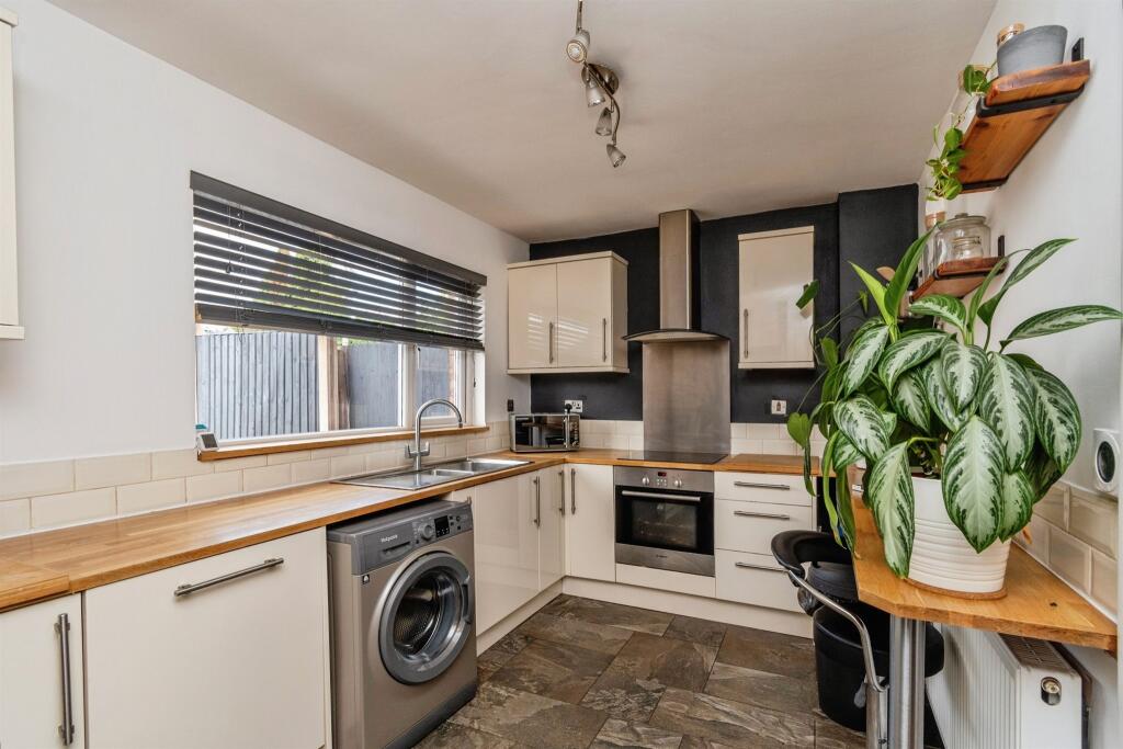 House in Walsall, West Midlands - View 4