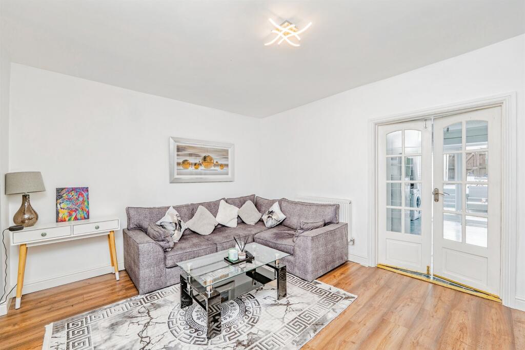 House in Cardiff, Llanharan - View 4