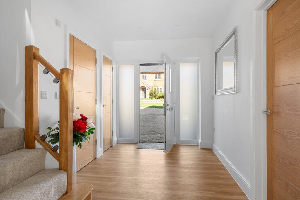 House in Haywards Heath, Lindfield - More