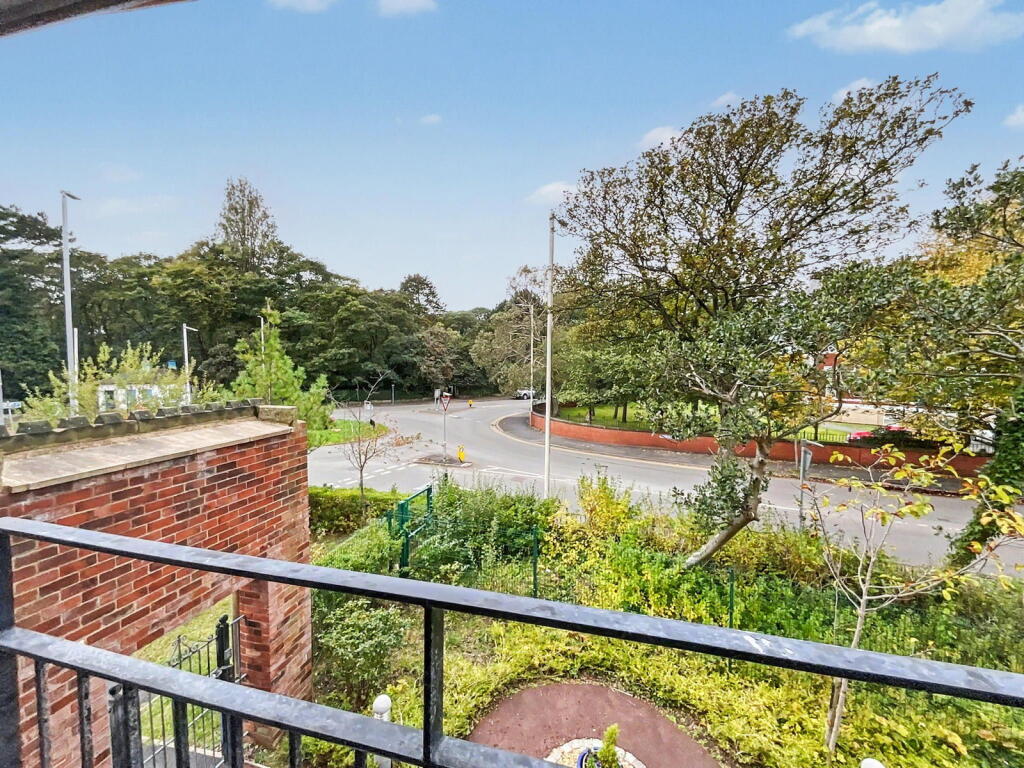 Park Crescent, Hesketh Park, Southport - View 3