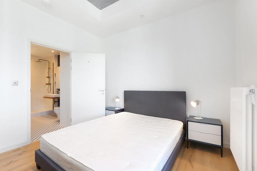 Apartment in London - More