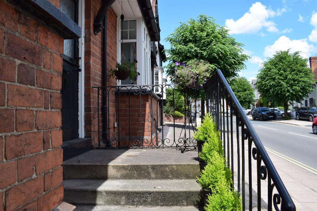 Main image of property: High Street, Henley-In-Arden