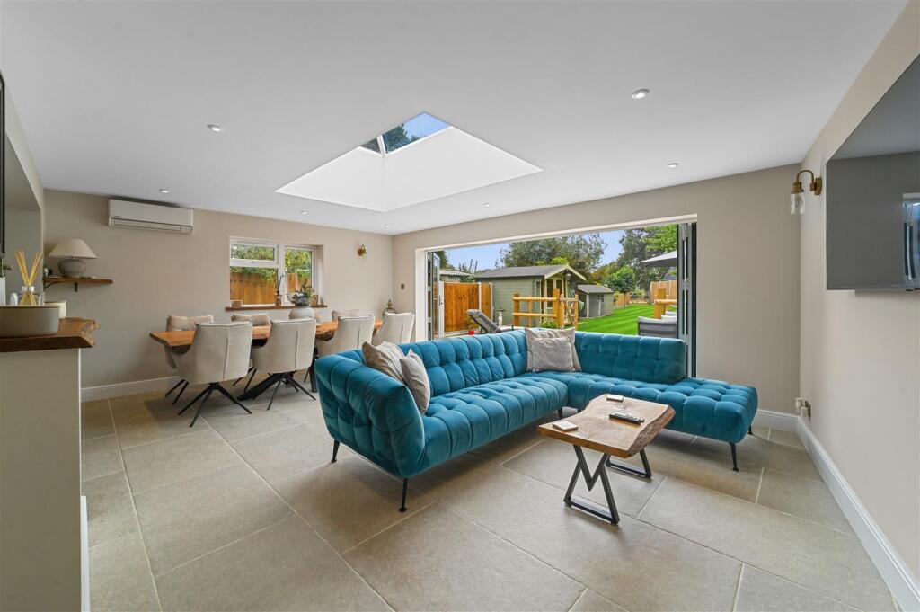 House in Great Bromley, Balls Green - More