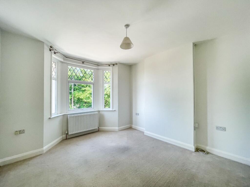 House in Pontarddulais - More