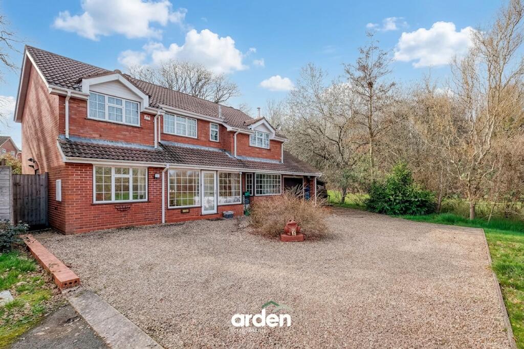 Main image of property: Lineholt Close, Redditch, B98