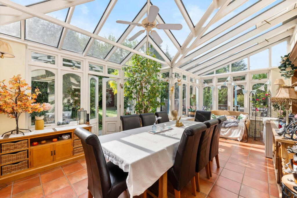 House in Reigate and Banstead, Merstham - View 5