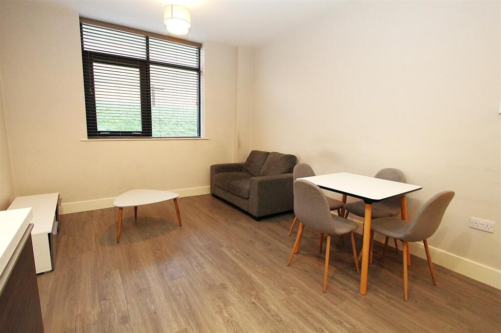 Apartment in Leeds - View 5