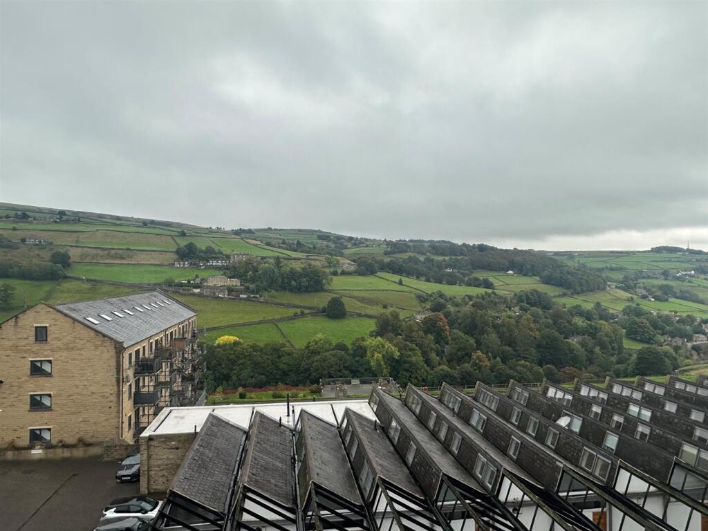 Apartment in Calderdale, West Yorkshire - View 5