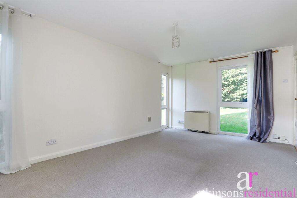 1-bed flat on Lingfield Close, Enfield, Middlesex, EN1, £250,000