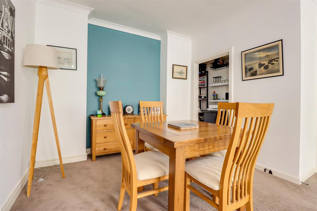 Apartment in Southend-on-Sea - View 5