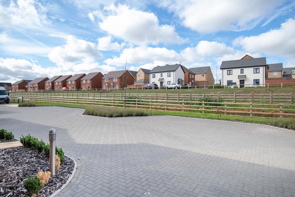 House in Northampton, Wellingborough - View 2