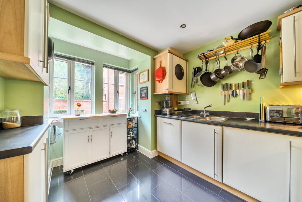 House in Woking, Maybury, Westfield - View 4