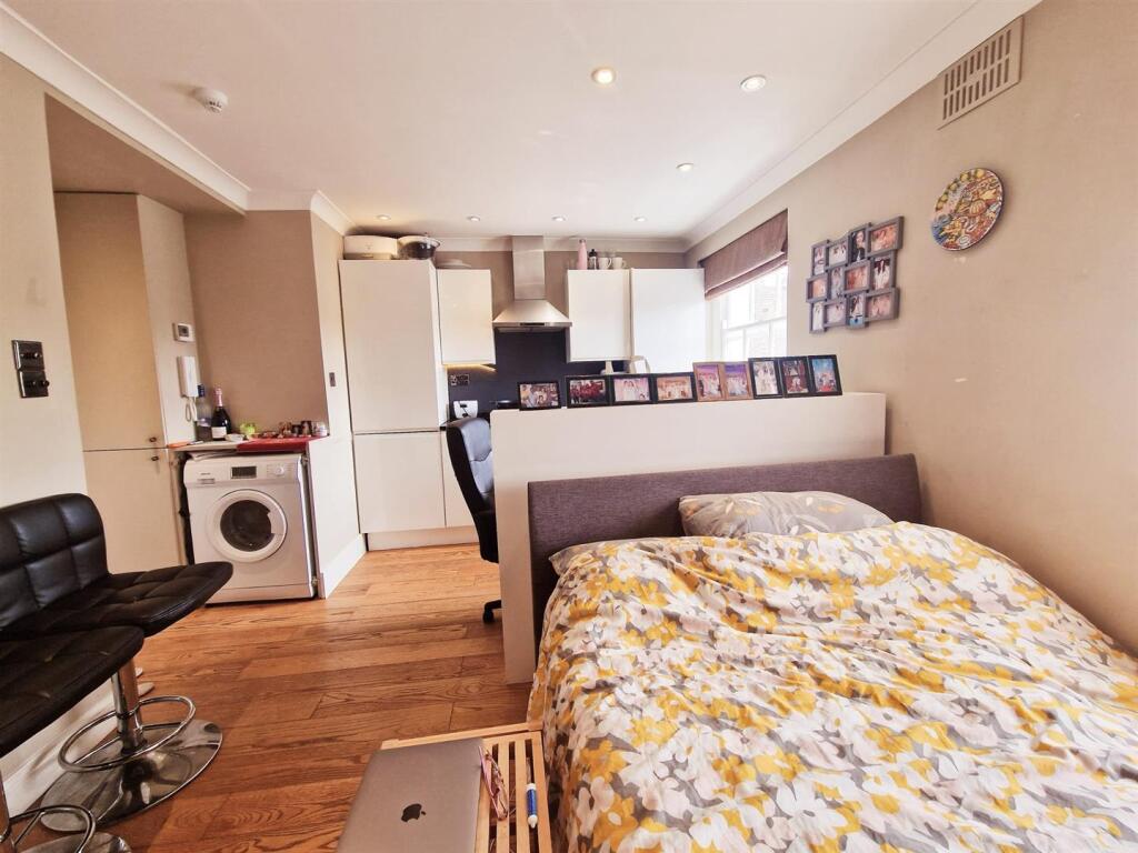 Studio flat for rent