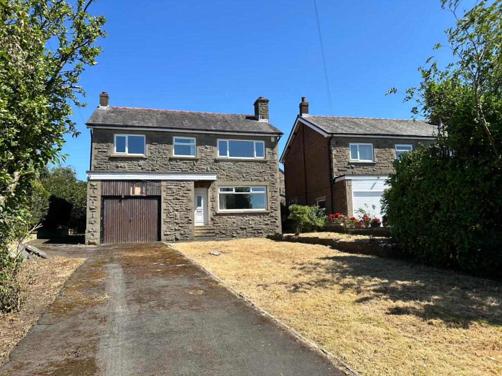 4-bed detached on South Way, East Bierley, Bradford, West Yorkshire, BD4, £240,000