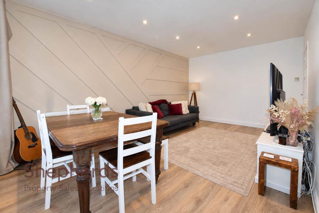 House in Waltham Cross, Churchgate - View 4