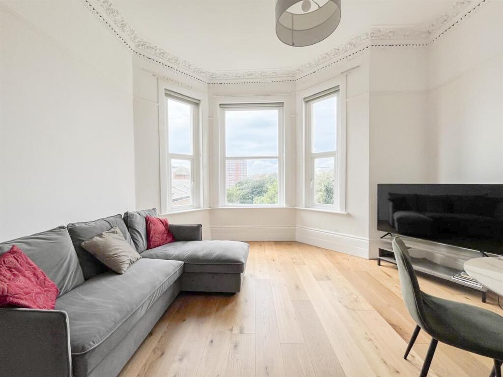 Apartment in Tonbridge - View 2