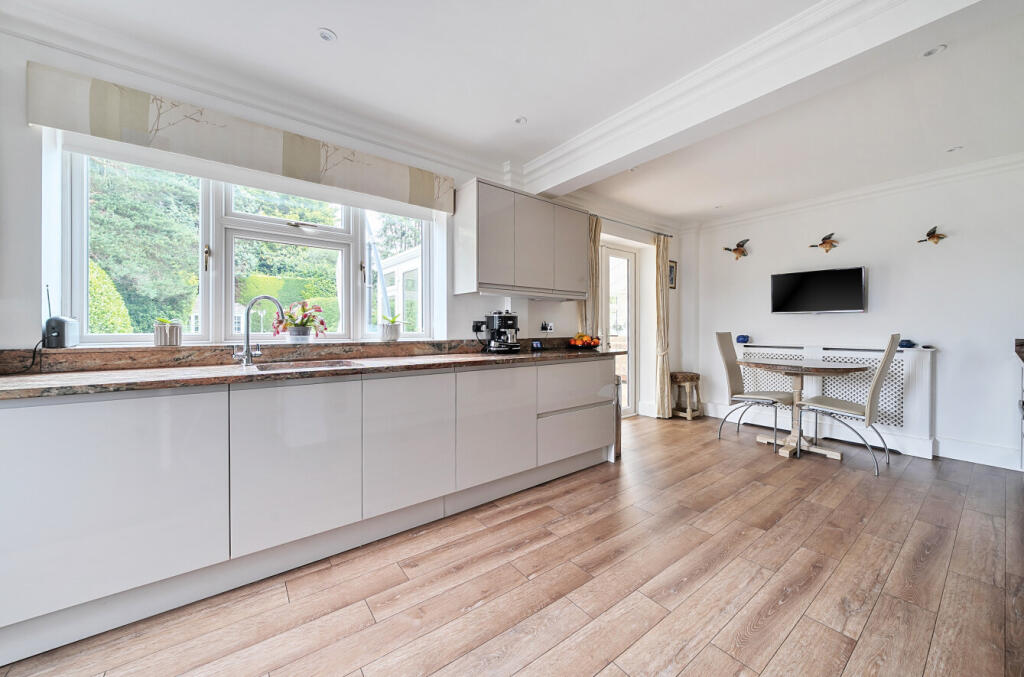 Oakley Road, Bromley Common, Kent, BR2 photo 5