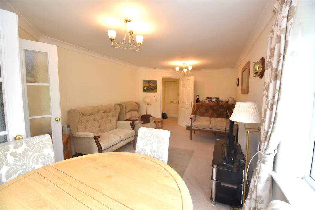 Ashingdon Road, Rochford photo 4