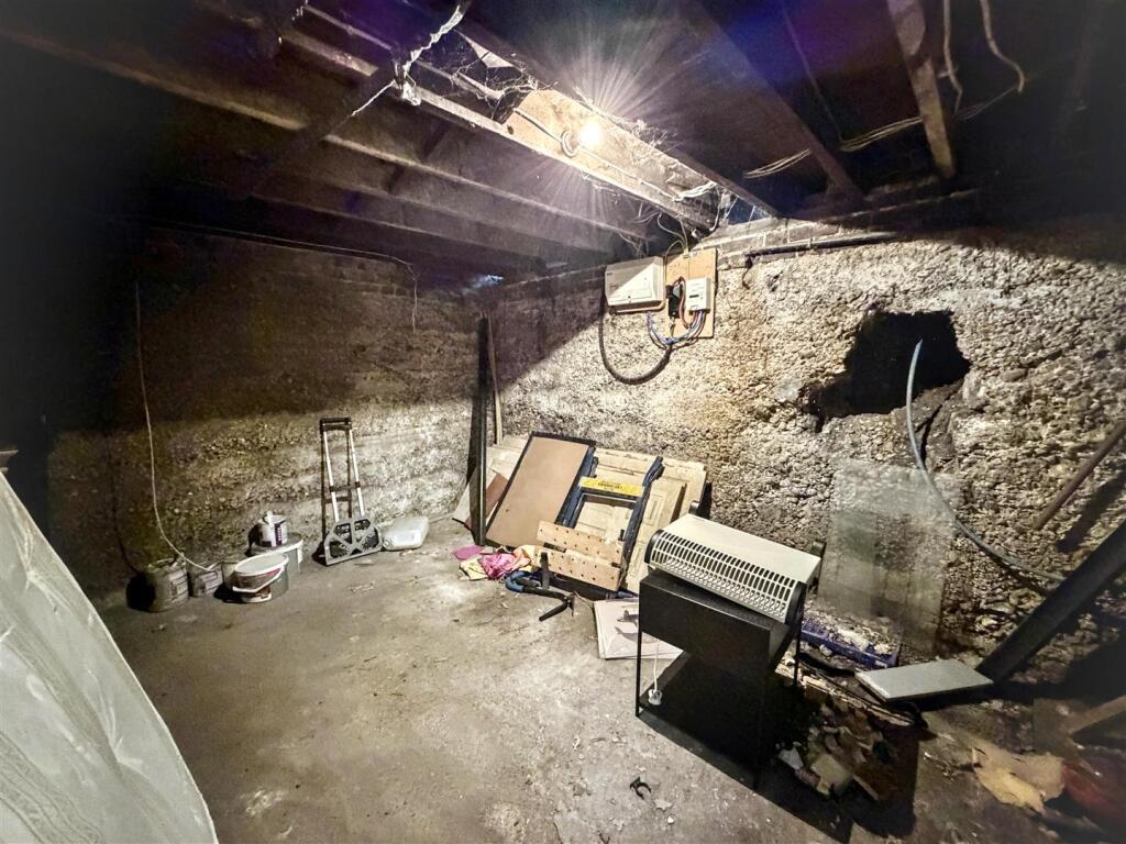 House in London, Plaistow - More