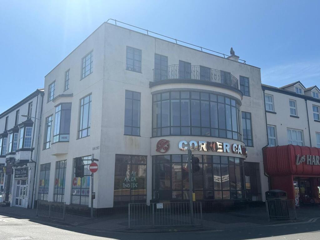 Main image of property: 14 West Parade, Rhyl, LL18