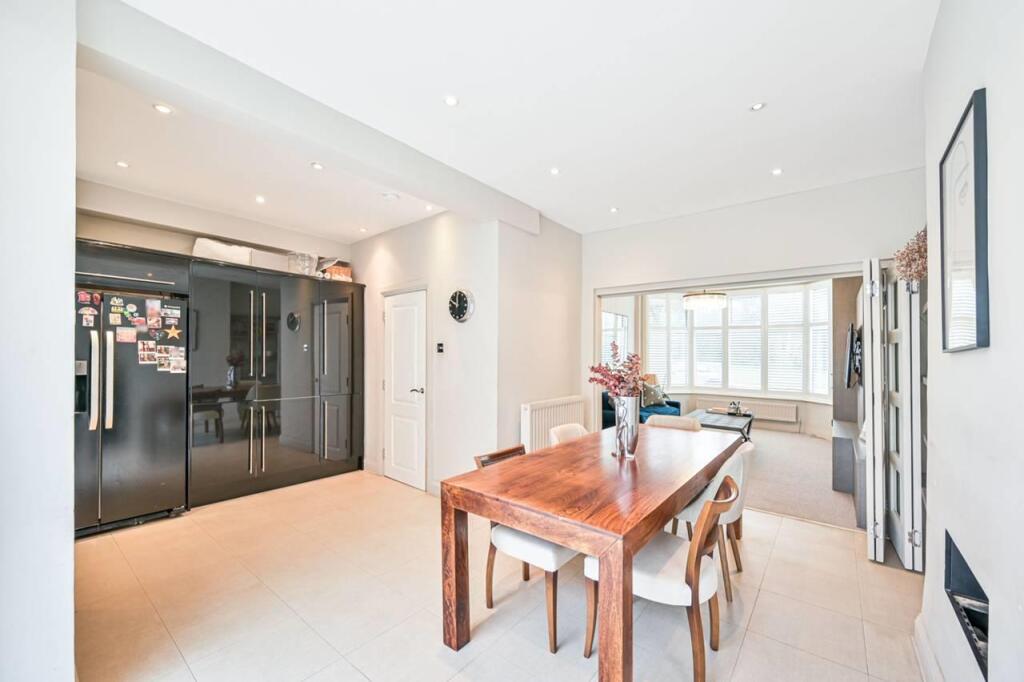 House in London, Marshall Estate, Mill Hill - View 4