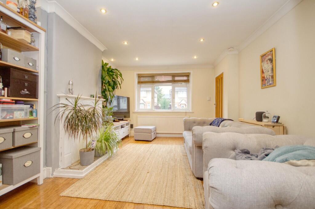 Magnolia Road, Southampton, Hampshire, SO19 photo 3