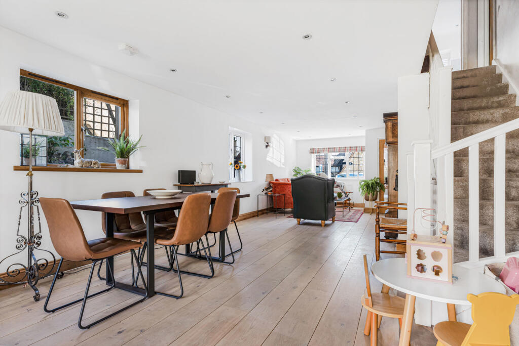 House in Long Crendon - More
