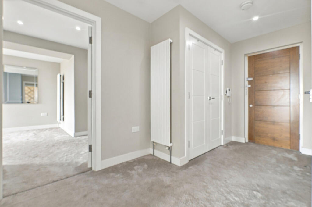 Apartment in Southend-on-Sea, Essex - View 2