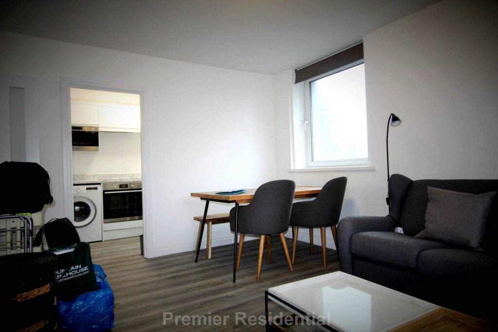 1-bed apartment on St George`s Court, Angela Street, Manchester, £125,000