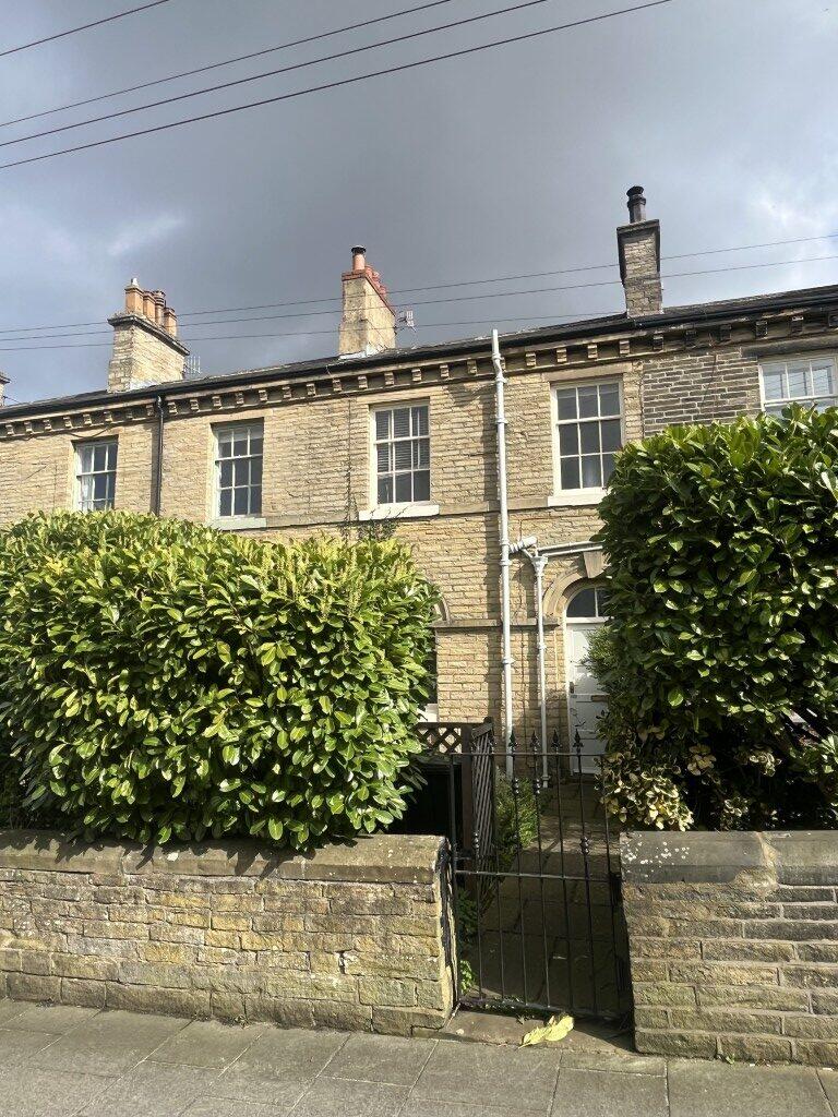 Main image of property: 14 George St,Saltaire,BD18 3EZ