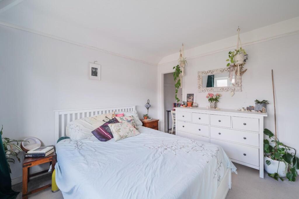 Apartment in Epsom and Ewell, West Ewell - More