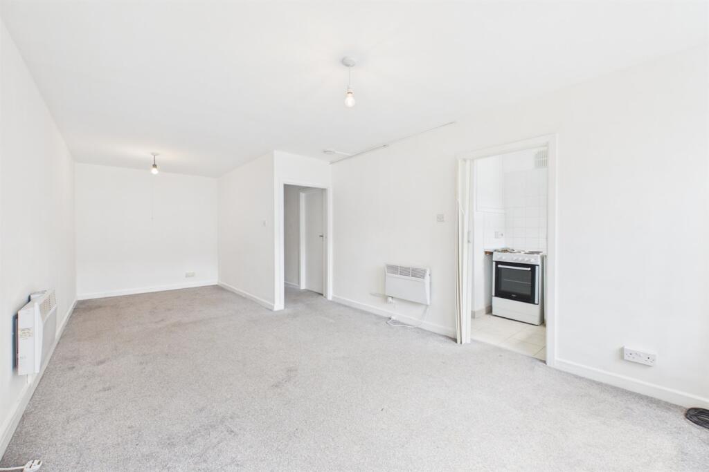 Main image of property: South Norwood Hill, London, SE25