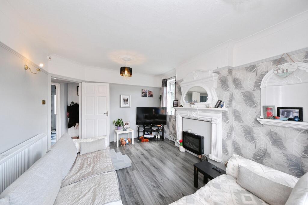 House in Mansfield, Nottinghamshire - View 3