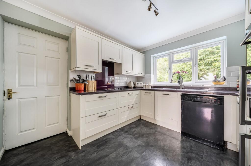 House in Horsham, Rudgwick - More