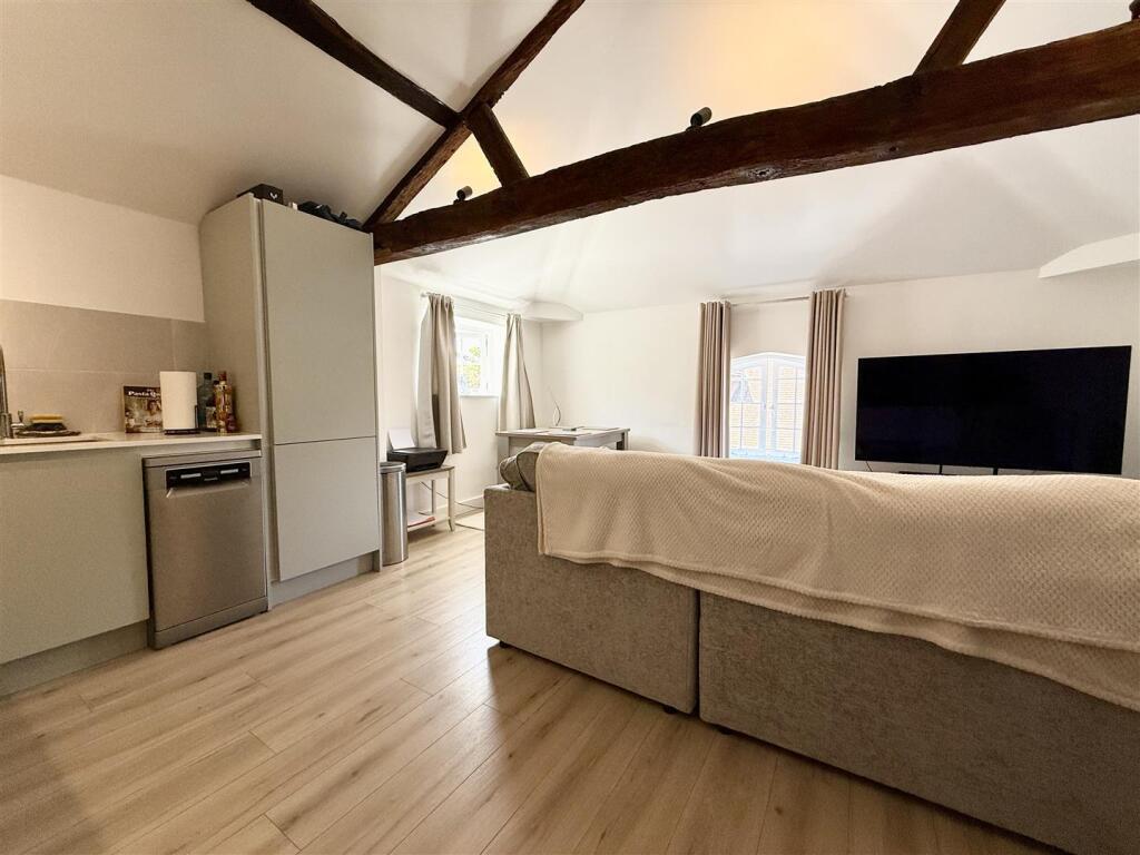 Apartment in Winchester, Northbrook, Bishop's Waltham - View 4