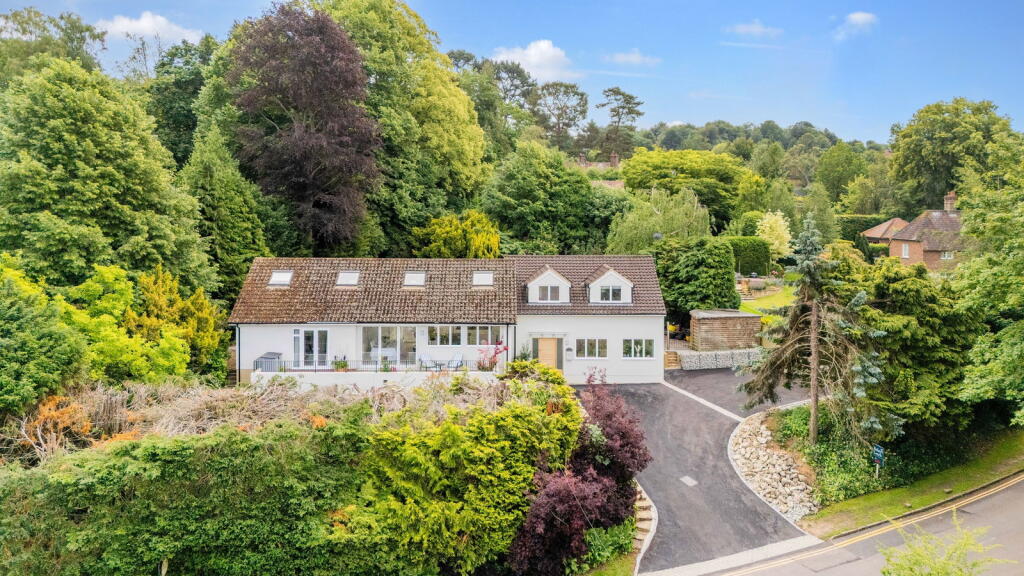 Main image of property: Uvedale Road, Oxted, RH8 0EN