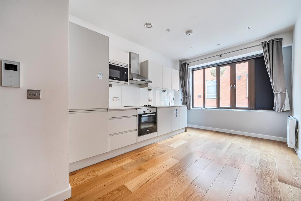 Main image of property: High Street, Maidenhead